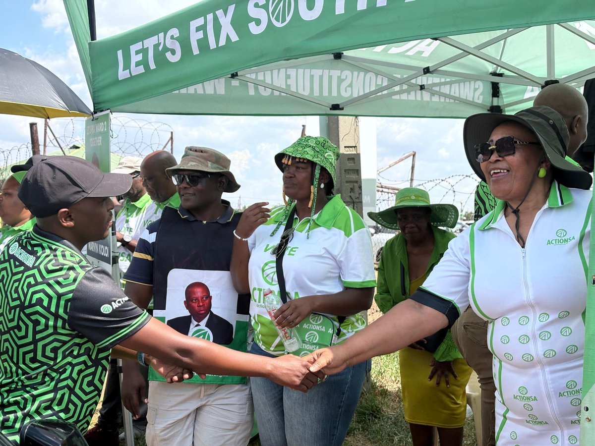 EvelynMondlana's tweet photo. @ActionSA_EkuReg Mayoral Candidate Cllr. Xolani Khumalo has officially arrived at the Swaneville Community Hall Voting Station in Ward 2 to support voters on this crucial Election Day. Leadership on the ground—let’s make our voices count!
#ElectionDay
#LetsFixWard2WithKoloi https://t.co/hXPBVqVyBo