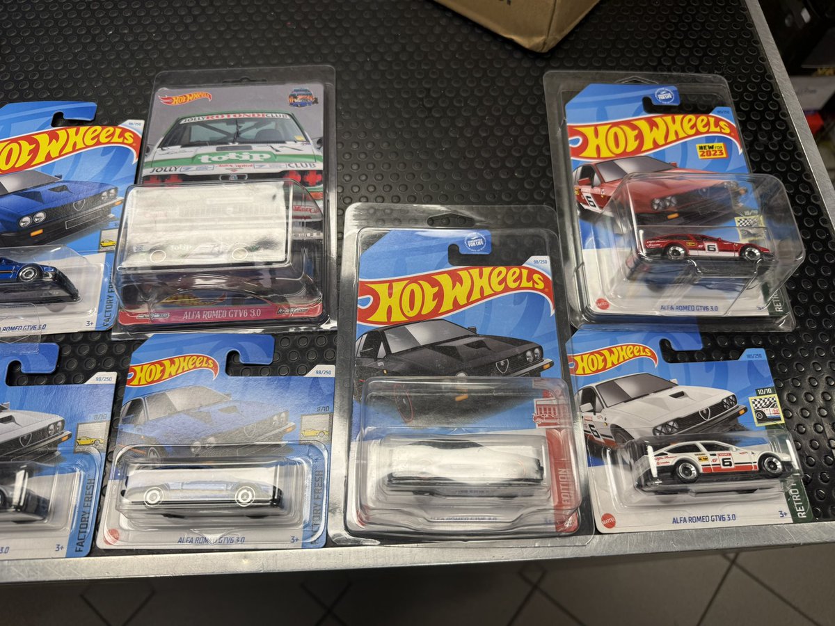 cars_tiny's tweet photo. Alfa Romeo GTV Hotwheels edicola Rhino Models TPC Scala 1:43 e 1:64 #alfaromeo #hotwheels #alfaromeogtv #scale164 https://t.co/9sPq4v7xnb