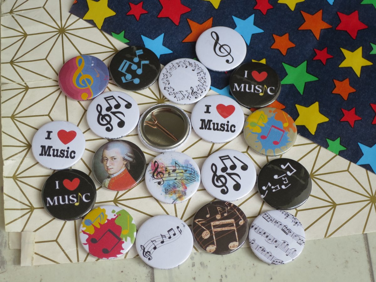 koolbadges's tweet image. 🎼 🎶 Music notes badges, great for teachers, choirs and orchestras koolbadges.co.uk/music-badges-c… #badges #buttonbadge #koolbadges #musicbadges #choirbadges #orchestrabadges #musicteacher #ChoirLife #OrchestraLife #LiveMusic #MusicRehearsal #MusiciansOfInstagram #SheetMusic