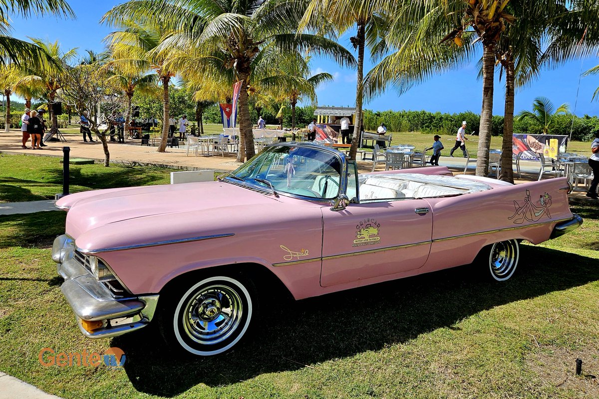 Some of the classic vintage cars of Cuba that I've come across during my recent &amp; current visit. Today, there are around 60,000 classic American cars still running on the island, most of them dating back to the 1940s &amp; 1950s. 
#GenteTV  #vilagale #Cuba #CesarPedro