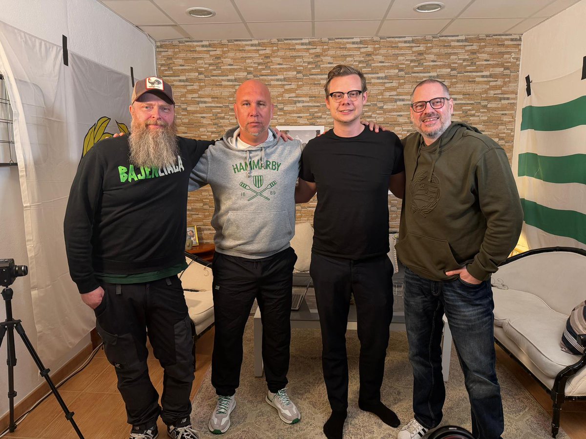 Nu finns podden ute med <a href="/mikaelhjelmberg/">Mikael Hjelmberg 💚🤍⚽️</a> (inspelat igår) podcasts.apple.com/se/podcast/baj…