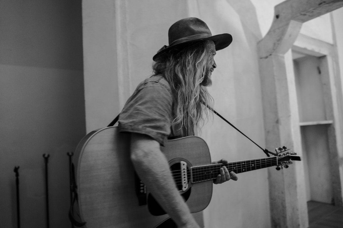 stu larsen tweet media