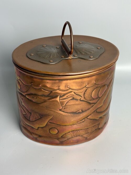 antiques_atlas's tweet image. Selling on Antiques Atlas we have
Levels Antiques  antiques-atlas.com/levelsantiques/ 
Items for sale include this
Newlyn Arts &amp;amp; Crafts Copper Biscuit Box Dogfish
@LevelsAntiques #newlynartsandcrafts #antiquecopper #artsandcrafts #newlynschool #artsandcraftsmovement #artsandcraftscopper
