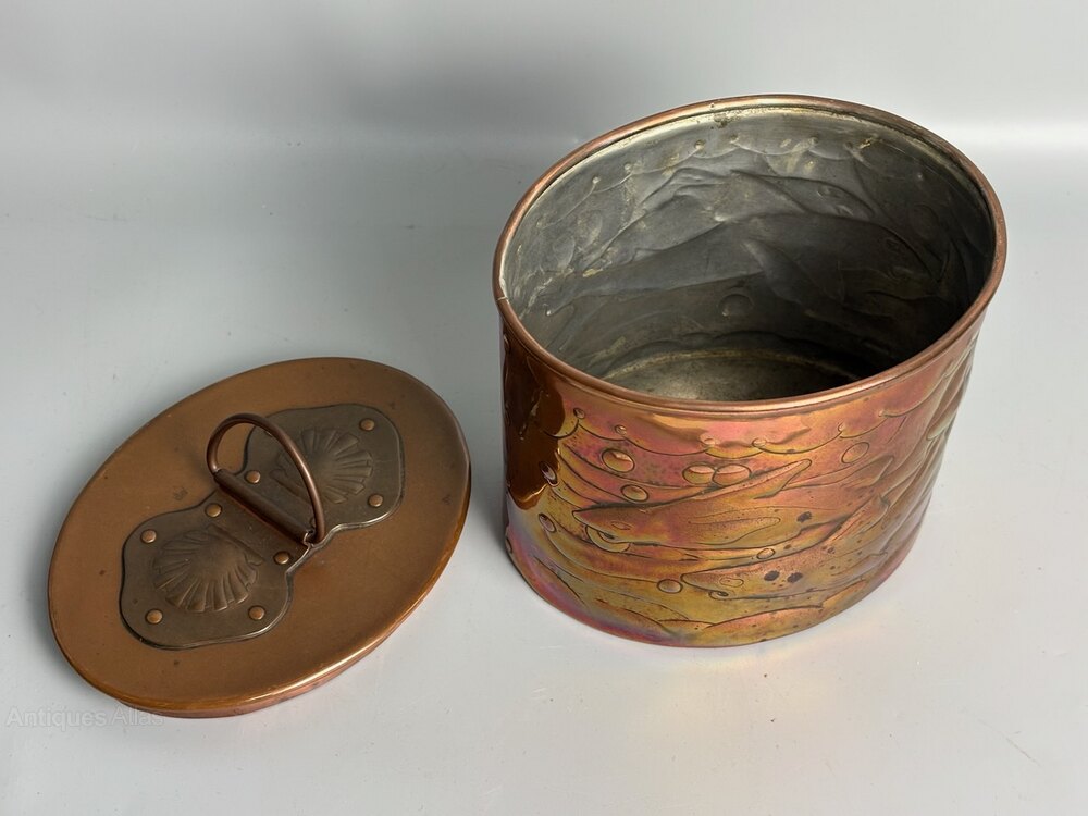 antiques_atlas's tweet image. Selling on Antiques Atlas we have
Levels Antiques  antiques-atlas.com/levelsantiques/ 
Items for sale include this
Newlyn Arts &amp;amp; Crafts Copper Biscuit Box Dogfish
@LevelsAntiques #newlynartsandcrafts #antiquecopper #artsandcrafts #newlynschool #artsandcraftsmovement #artsandcraftscopper