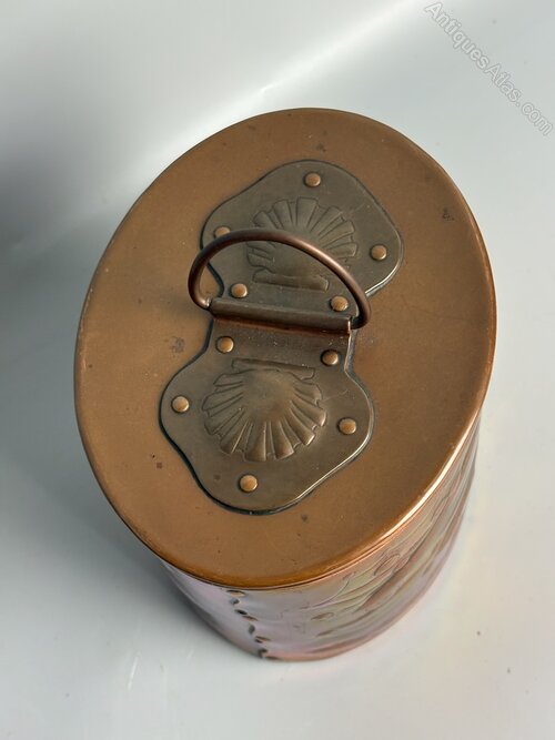 antiques_atlas's tweet image. Selling on Antiques Atlas we have
Levels Antiques  antiques-atlas.com/levelsantiques/ 
Items for sale include this
Newlyn Arts &amp;amp; Crafts Copper Biscuit Box Dogfish
@LevelsAntiques #newlynartsandcrafts #antiquecopper #artsandcrafts #newlynschool #artsandcraftsmovement #artsandcraftscopper