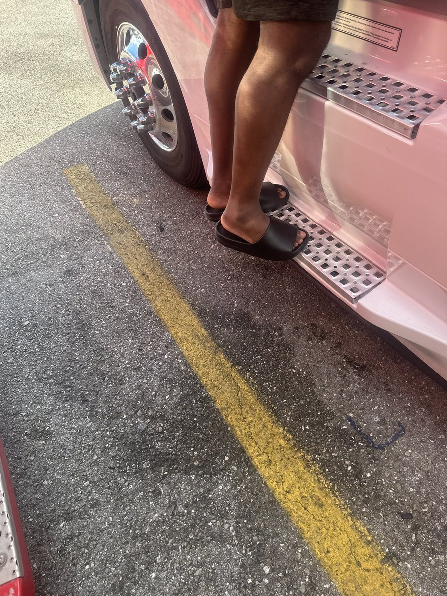 MenFee69228's tweet photo. #MuscleMass #feetgod #ViralVideos #viral #feetِ #viral2026 #toes #feetfetısh #musclewoship #muscles #feetworshi̇p https://t.co/naMLmWWEao