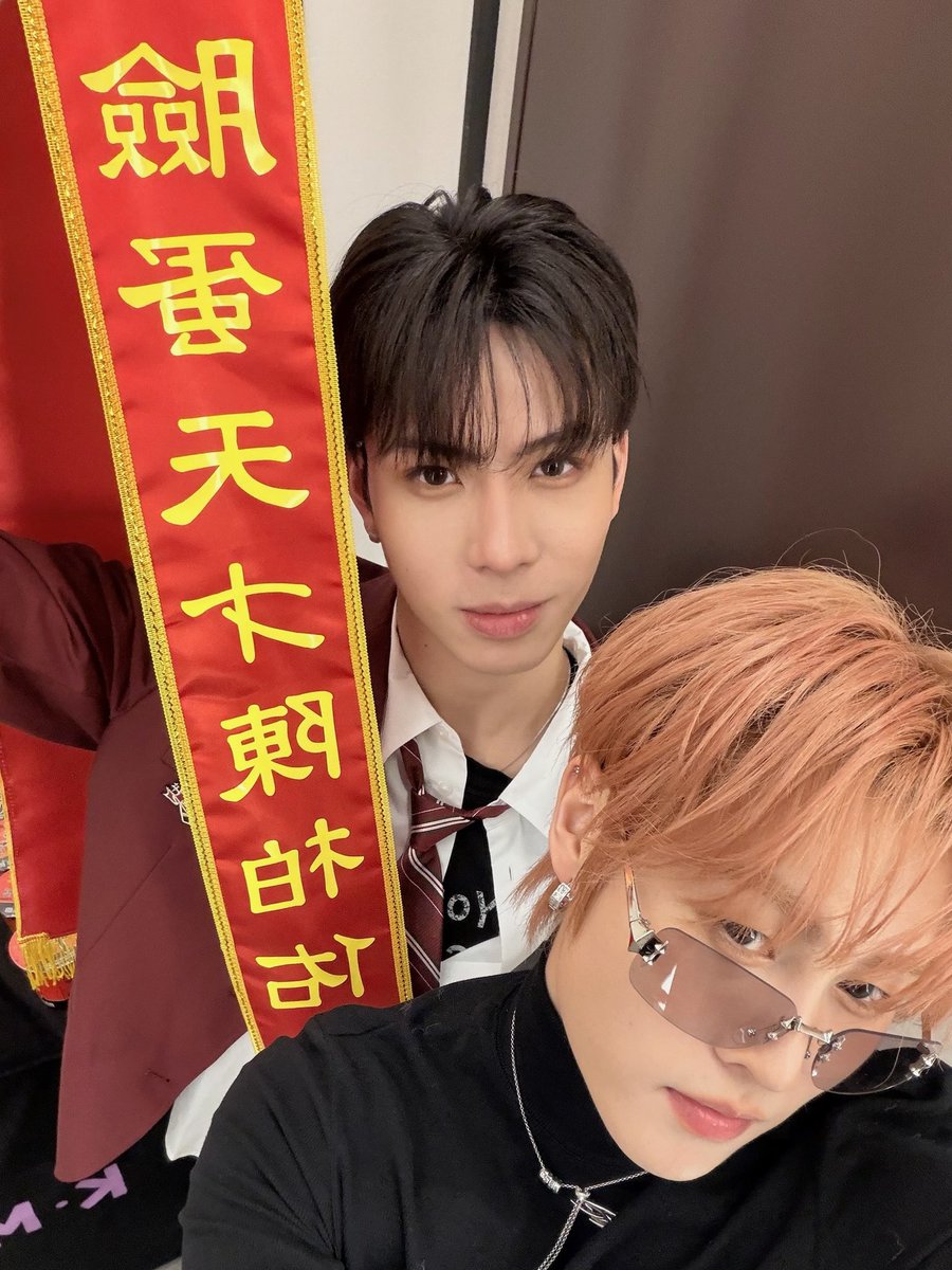 7to8_official's tweet photo. 加更一些簽售後台moment🤭

Extra backstage moments from the fansign 🤭

#SEVENTOEIGHT #세븐투에잇 https://t.co/iafhcsKESU