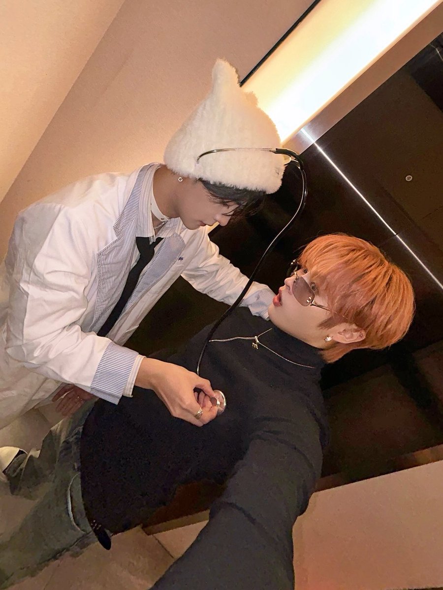 7to8_official's tweet photo. 加更一些簽售後台moment🤭

Extra backstage moments from the fansign 🤭

#SEVENTOEIGHT #세븐투에잇 https://t.co/iafhcsKESU