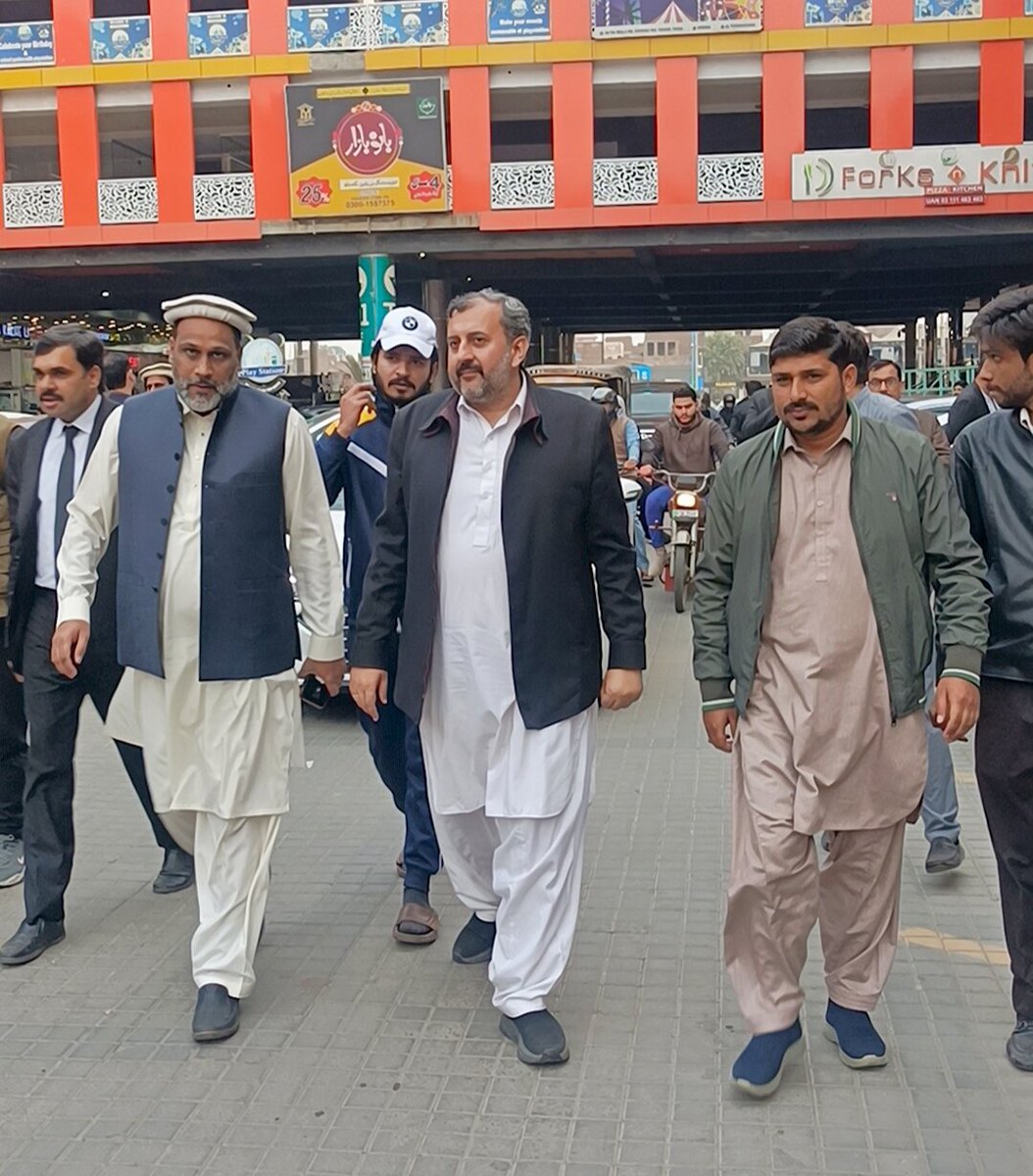 FaisalNaroo's tweet photo. میانوالی سے ایم این اے بیرسٹر عمیر خان نیازی صاحب کیساتھ فیصل آباد میں ملاقات ۔۔
ہمراہ صاحبزادہ حسن رضا صاحب قائم مقام چیئرمین سنی اتحاد کونسل پاکستان ۔ https://t.co/QqpDbdxAjz