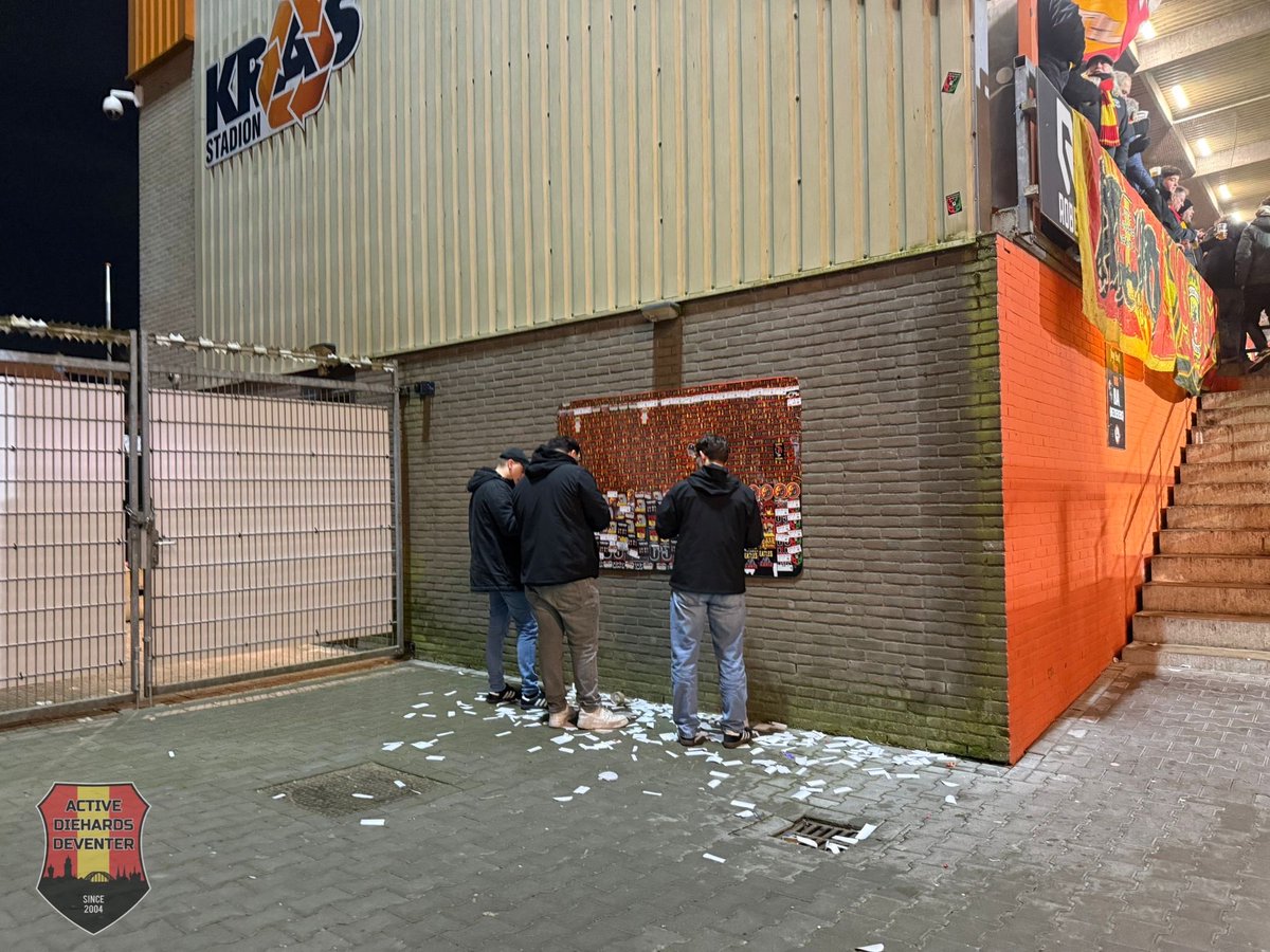 SfeerteamADHD's tweet photo. 𝗙𝗢𝗧𝗢𝗩𝗘𝗥𝗦𝗟𝗔𝗚 📸
Met 348 supporters in het uitvak op zondag 20:00 uur werd slechts één punt meegenomen naar Deventer.
Bekijk het verslag en de foto’s via:
https://t.co/81eOdqQtYK
#volGAE #ActiveDieHardsDeventer #GoAheadEagles #Kowet #Deventer https://t.co/INsqJi8Moc