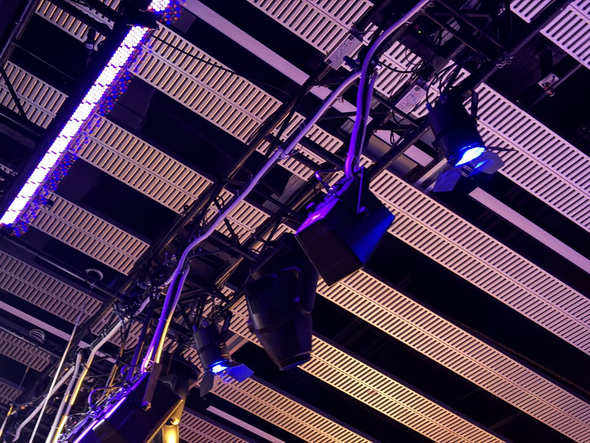 dhra_'s tweet photo. 今からd&b Soundscapeのデモ!
と、思ったらUシリーズが早くも!しかもこの台数でー!!
#ISE2026
#dbaudiotechnik
#dbSoundscape https://t.co/FLVFOzkZtJ