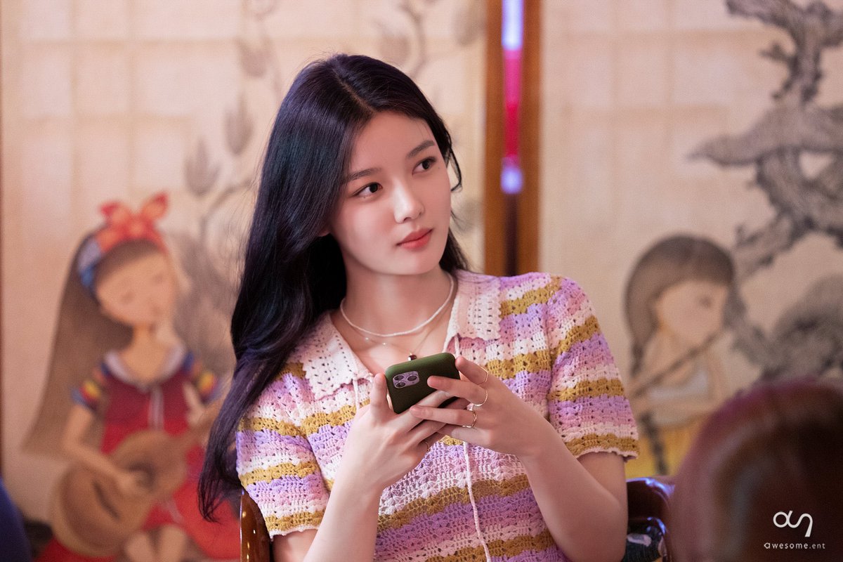 이날의 유정이 너무너무사랑스럽고 설렘
꽃 그자체야 사진에서 향기나잔아…♡