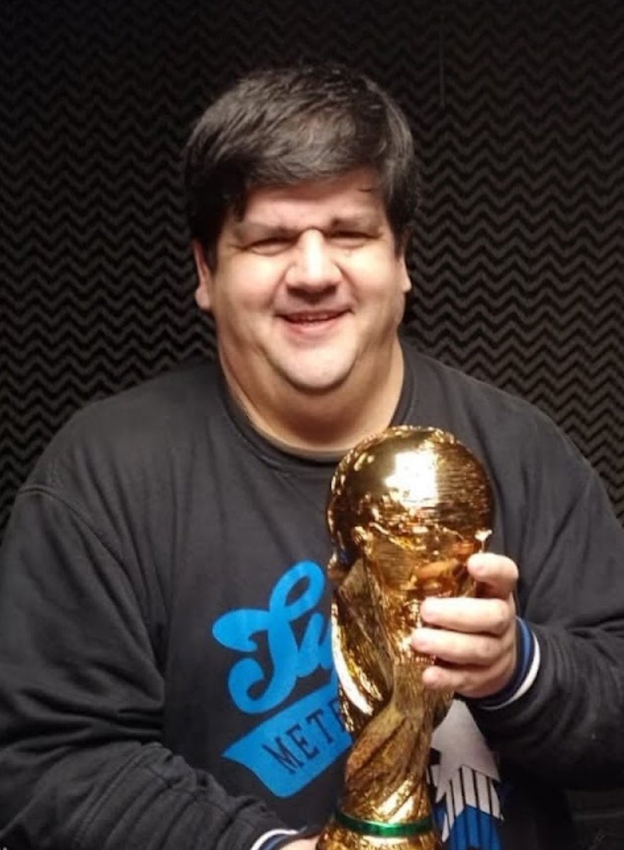 ATOficial's tweet photo. Lamentamos profundamente el fallecimiento del querido periodista Ariel Lapetina.

Desde el Club Atlético Tucumán acompañamos con mucho pesar a sus familiares, amigos y seres queridos en este difícil momento.

Enviamos nuestras condolencias y fuerzas a todos quienes hoy lo despiden.

Que en paz descanse, Ariel.