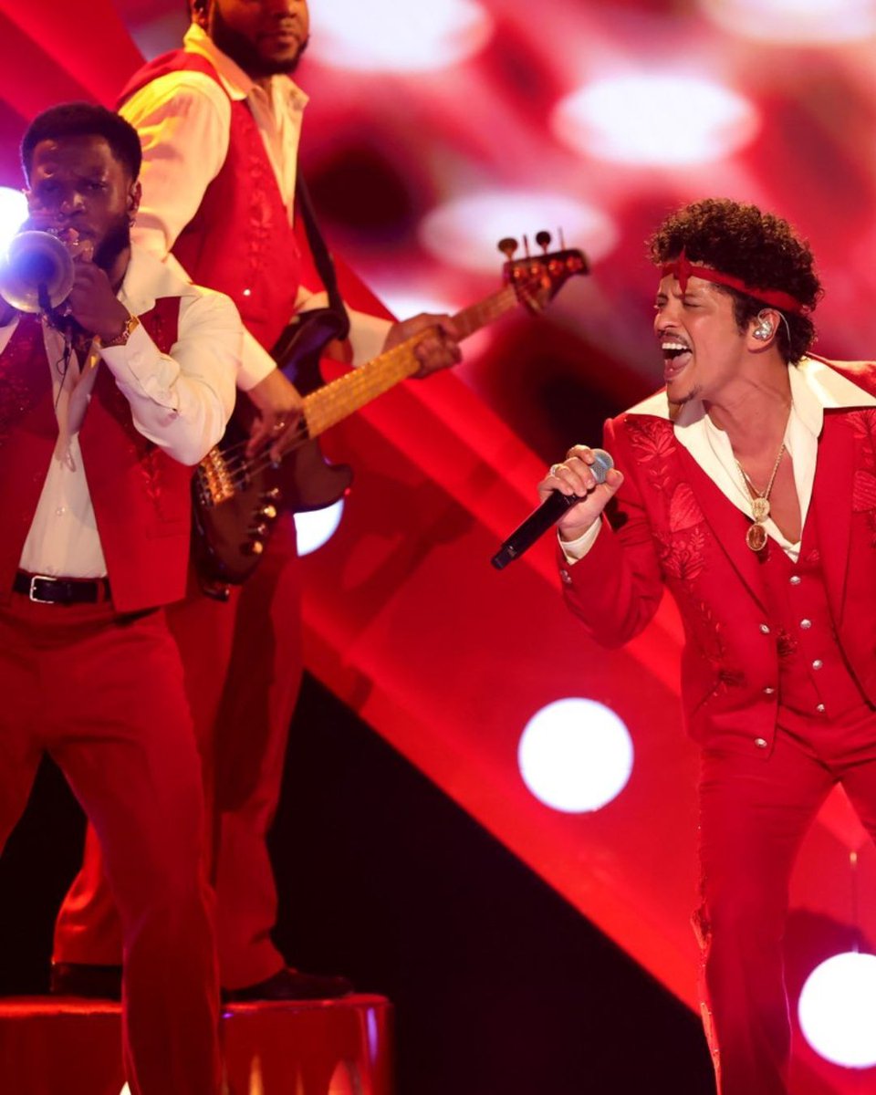 connselmerinc's tweet image. Jimmy King and his Bach 72 just might be the clip that stole the show for us during his 2026 Grammy Awards performance with Bruno Mars and the Hooligans! 🎺

#BachBrass #ConnSelmer #GrammyAwards #Trumpet #BrunoMars