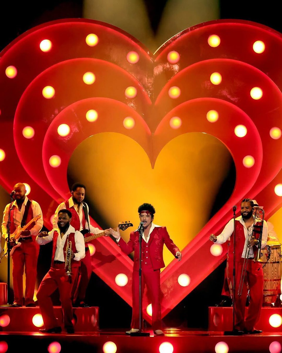 connselmerinc's tweet image. Jimmy King and his Bach 72 just might be the clip that stole the show for us during his 2026 Grammy Awards performance with Bruno Mars and the Hooligans! 🎺

#BachBrass #ConnSelmer #GrammyAwards #Trumpet #BrunoMars