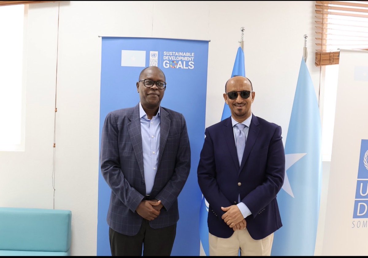 hakim_faqi's tweet photo. Waxaan maanta kulan mira-dhal ah la qaatay Mr. Christopher Laker, Ku-xigeenka Wakiilka Joogtada ah ee UNDP Somalia. Waxaan uga mahad celiyey taageerada wax ku oolka ah ee dhinacyada dowlad dhiska, bani’aadanimada iyo barnaamijyada horumarineed ee ay kala shaqeyso KGS. Waxaan ka wada hadalnay xoojinta xiriirka iyo iskaashiga labada dhinaca
Waxa kulanka goob joog ahaa DG Wasaaradda Qorsheynta iyo mas’uuliyiin ka tirsan UNDP.