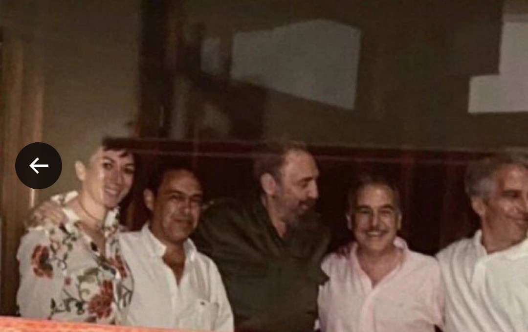 De China no habla, pero sale en 
<a href="/LosAngeles_ok/">LAM</a> para hablar de Roberto Giordano y Epstein! Pobre 
<a href="/EPreve/">Eduardo Preve</a>, se ha quedado sin tema! Eso sí, de sus ídolos ni una palabra