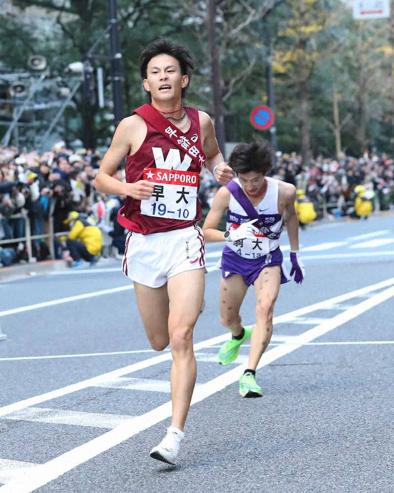 RunnersBase_RB's tweet photo. 【ご報告】
ランニングコミュニティ「RunBase（ランベース）」
を始めました。

改めまして、宍倉健浩（ししくら たけひろ）です。
これまで早稲田大学で4年間競技をし、2度の箱根駅伝出場。
その後JR東日本で実業団選手として走り続け、現在は母校である早稲田実業学校陸上部、また早稲田大学高等学院、一橋大学などのコーチとして指導現場に立っています。

箱根駅伝2度出場を始め、5000m 13分49秒、10000m28分16秒、ハーフ61分台。
数字だけ見れば順調そうに見えますが、実は全くそんなことはなく
大学時代は「ガラスの脚」と呼ばれているぐらい何度もケガを繰り返し、駅伝では自分のせいでシードを落としたこともあり、数えきれない挫折がありました。

だからこそ、その挫折の度に何をどうすればいいんだろうと日々模索し続け、実業団まで選手を続けることが出来ました。
この経験は今ランニングについて指導/発信している人の中でもなかなかいないと思います。

引退後は色々なところでこれまでの経験や自分の考えを伝えてきましたが、多くの方に"論理的でわかりやすい"、"新しい発見で目から鱗だった"、"何をすればいいかが明確になってモチベーションが上がった"などと嬉しい言葉を数多くいただくようになりました。

これまでの辛かった経験がこんな形で生きてくるんだな、と実感し私自身も本当に嬉しい気持ちになってます。

ただ、これまではどうしても一部の方だけに伝える形になってしまっていたので、
せっかくなら多くの人が少しでもプラスになればいいなと思い、これからは本格的に多くのランナーのサポートをしていこうと思いコミュニティを立ち上げました。

【RunBaseとは】
「ラン（Run）ニングの土台（Base）を築く場所です。

今、世の中にはランニングに関する情報が溢れています。
YouTubeやSNSを見れば「正解らしきもの」は沢山ある。
けれど、「自分にとっての正解」がわからず、迷子になっているランナーがあまりに多いと感じています。
「重心の真下に接地する」
科学的に正しいこの事実を、どうすれば体現できるのか？
頭ではわかっていても、身体が動かないギャップをどう埋めるのか？
私も昔はこれに苦しみ悩んできました。
だからこそ、この「科学的な事実」と、走る人の「主観的な感覚」をしっかり言語化し、繋いでいくことが私が指導する意味、役割だと考えています。

また、RunBaseは単なる指導の場ではありません。
例えば練習メニューを作ります、フォームの添削をします、などの一方的に伝えて終わりではありません。
私のこれまでの知識や経験を共有するのはもちろんですが、新しいことにも前向きに挑戦していき、最近ではAIやデータサイエンスの活用なども行いながら
集まったメンバー同士が熱量を持ってランニングに限らず人生トータルでプラスになるような、そんな良い仲間が集まる「共創するコミュニティ」にしていきたいと考えています。
「ただ走る」から、「賢く、効率的に、熱く走る」へ。

怪我なく生涯走り続けたい、1秒でもタイムを更新したいと願う全てのランナーと共に、新しい景色を見に行きたいです。

詳細や参加については、また別途共有します。
今すぐ知りたい方はDMにお問い合わせください。

#RunBase
#ランニング
#マラソン
#ランニングコーチ
#ランニングコミュニティ

https://t.co/uzUEcRsa2L