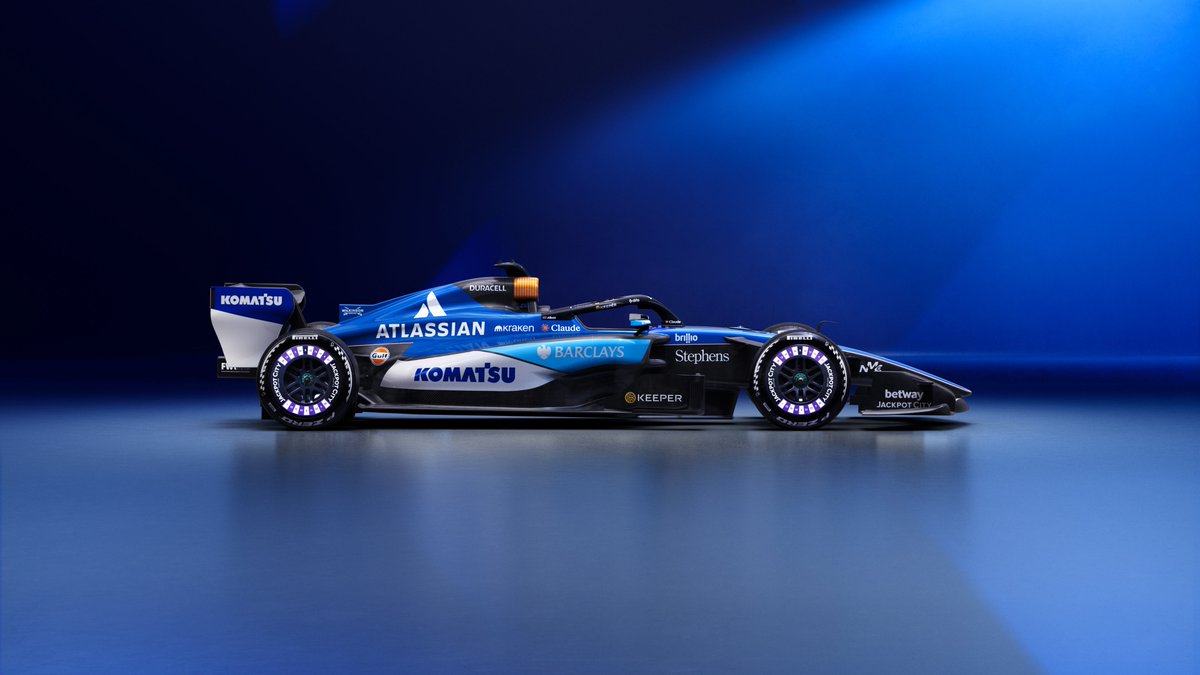WilliamsF1's tweet image. Admiring the FW48 livery from every angle 🔥