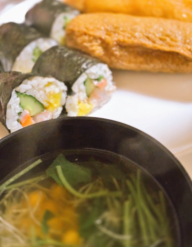 今日は節分👹
今年の恵方巻は、中トロ・真鯛・サーモン・カニ・胡瓜・大葉・沢庵の七種類にしました😊
あとは豆のすまし汁😊
#うる飯