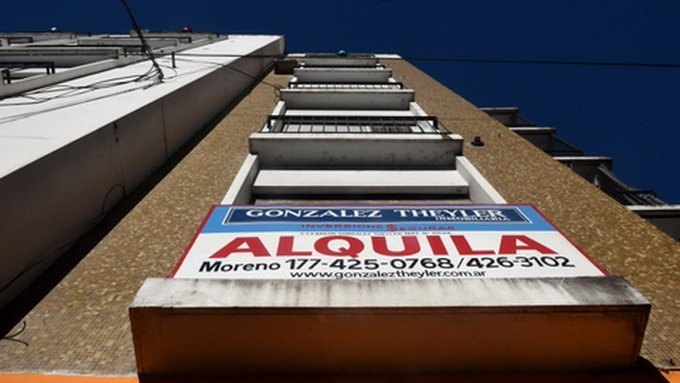 #ElPrimero
"Hubo + de 150 consultas en enero por dificultades económicas para pagar alquileres. Los atrasos tienen que ver con la normativa de 2024 que trasladó responsabilidades a inquilinos, como pago de API"
<a href="/ArielDOrazio/">Ariel D'Orazio</a>, <a href="/DefensaRosario/">Oficina Municipal del Consumidor</a>
Vía <a href="/maxiklan/">Maxi Klanjscek</a>
youtube.com/@laochoam830