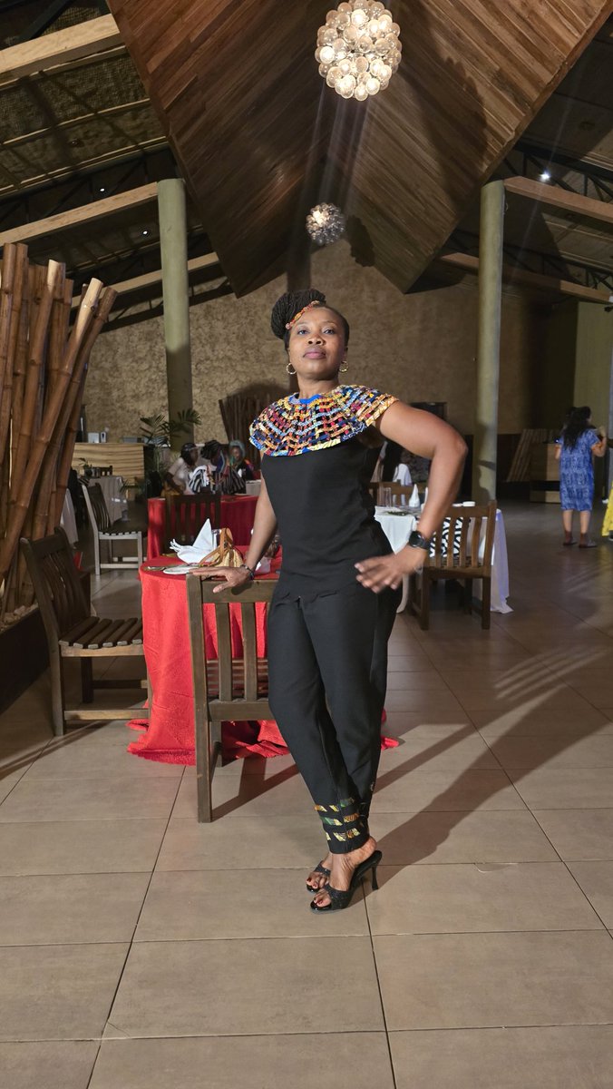 Dereal_ZAMI's tweet photo. My hair and weight loss journey.

Image 1
2021
Red dress.
Weighed 87KG
Dread locks

Image 2
2023
Black tube on blue jeans.
Weighed 62KG
No dread locks. 

Image 3.
2025
Wear Ghana gigi pants. 
Weighed 65KG
Re-attached my Dread locks. 

I moved from 85KG in June 2022 to 62KG in October 2022.

Are you looking for an inspiration to lose weight. Here you are.