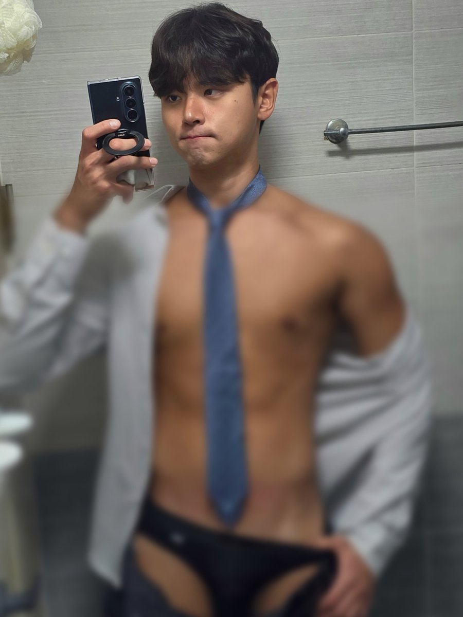 now_jxxsxxx's tweet photo. 이러면 좀 직장인 같나요 🤓 https://t.co/rIoE253f7p