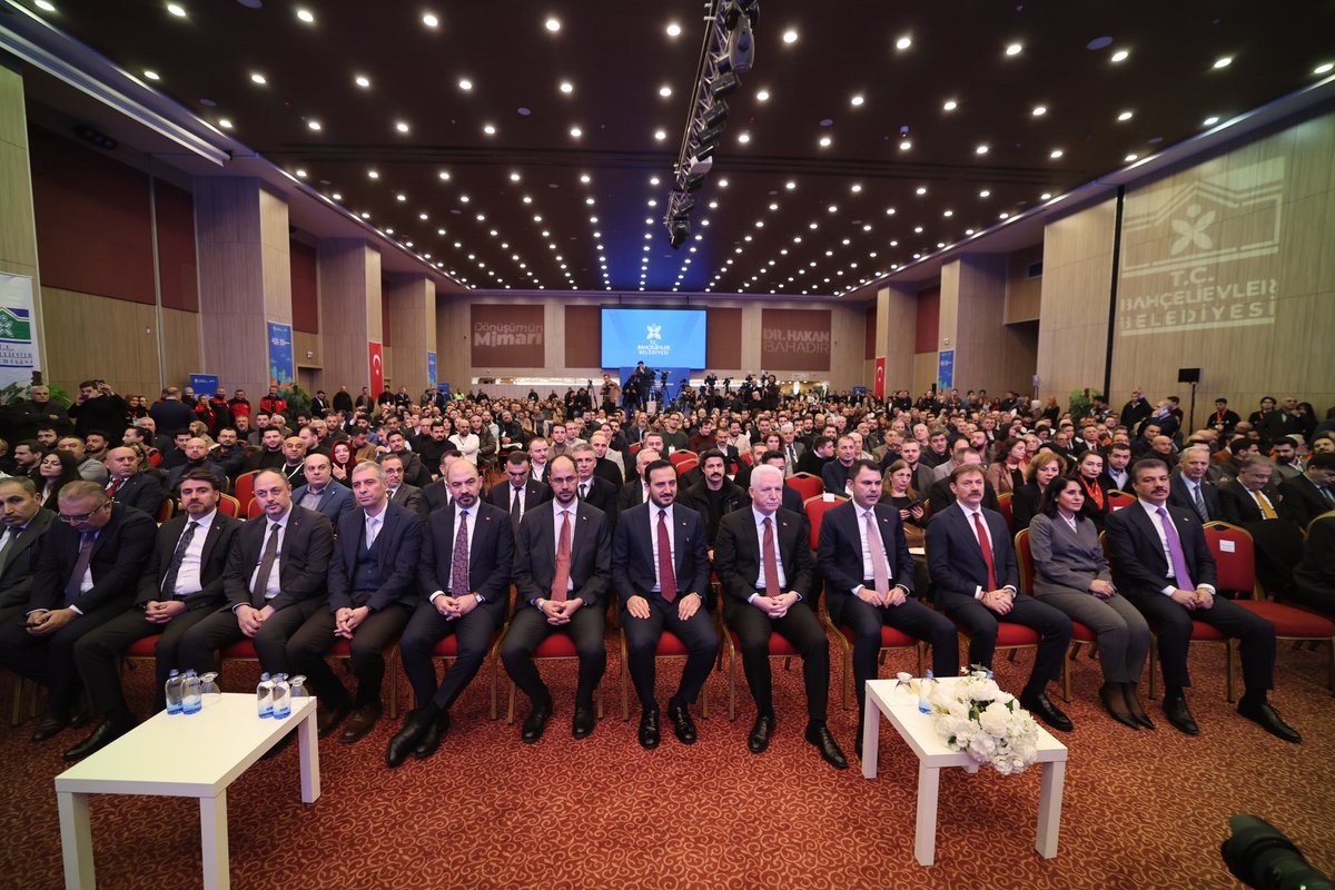 Bugün Bahçelievler Belediyemiz tarafından düzenlenen Çevre, Şehircilik ve İklim Değişikliği Bakanımız Sayın Murat Kurum’un katılımlarıyla gerçekleşen I. Uluslararası Kentsel Dönüşüm Zirvesi’ne katıldık. 

Kentsel dönüşüm süreçlerinin planlı, bilimsel ve bütüncül bir yaklaşımla