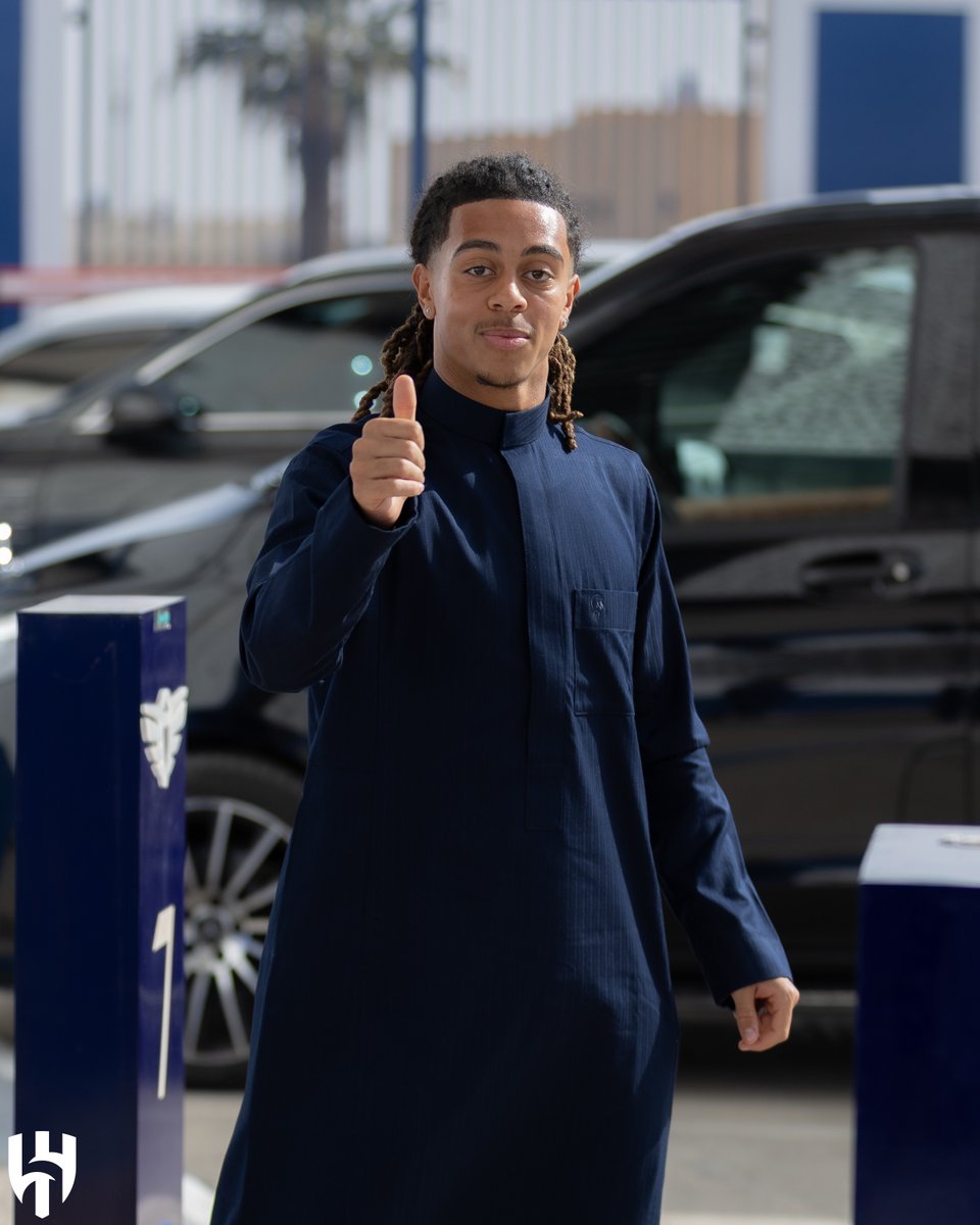 Alhilal_FC's tweet image. 📸 "سايمون" في مقر الزعيم 💙