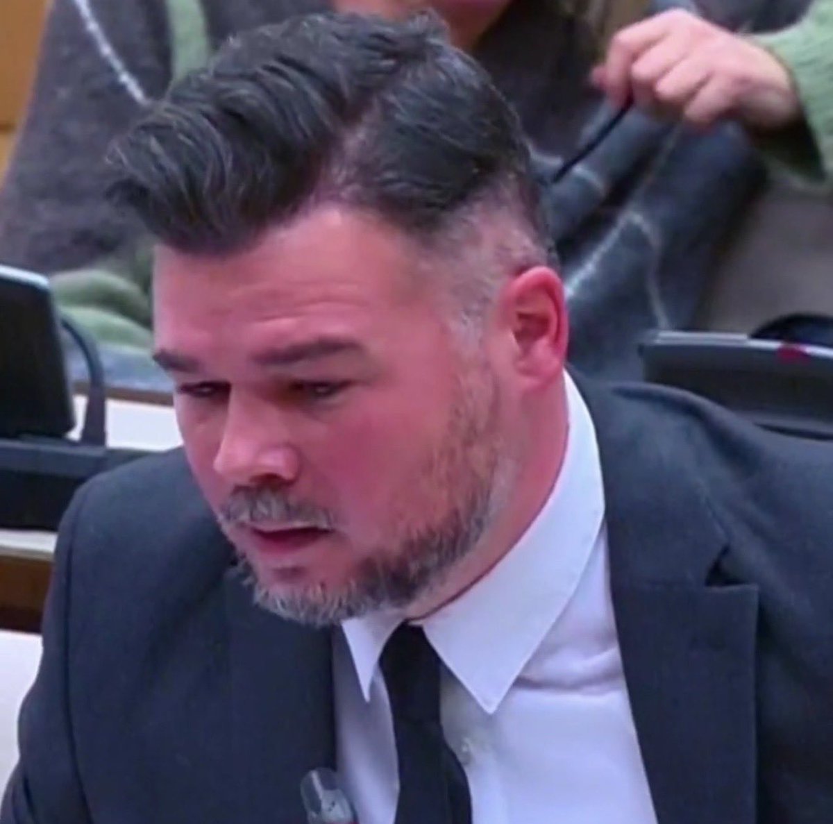 Mejor le pasamos esto, Gabriel.