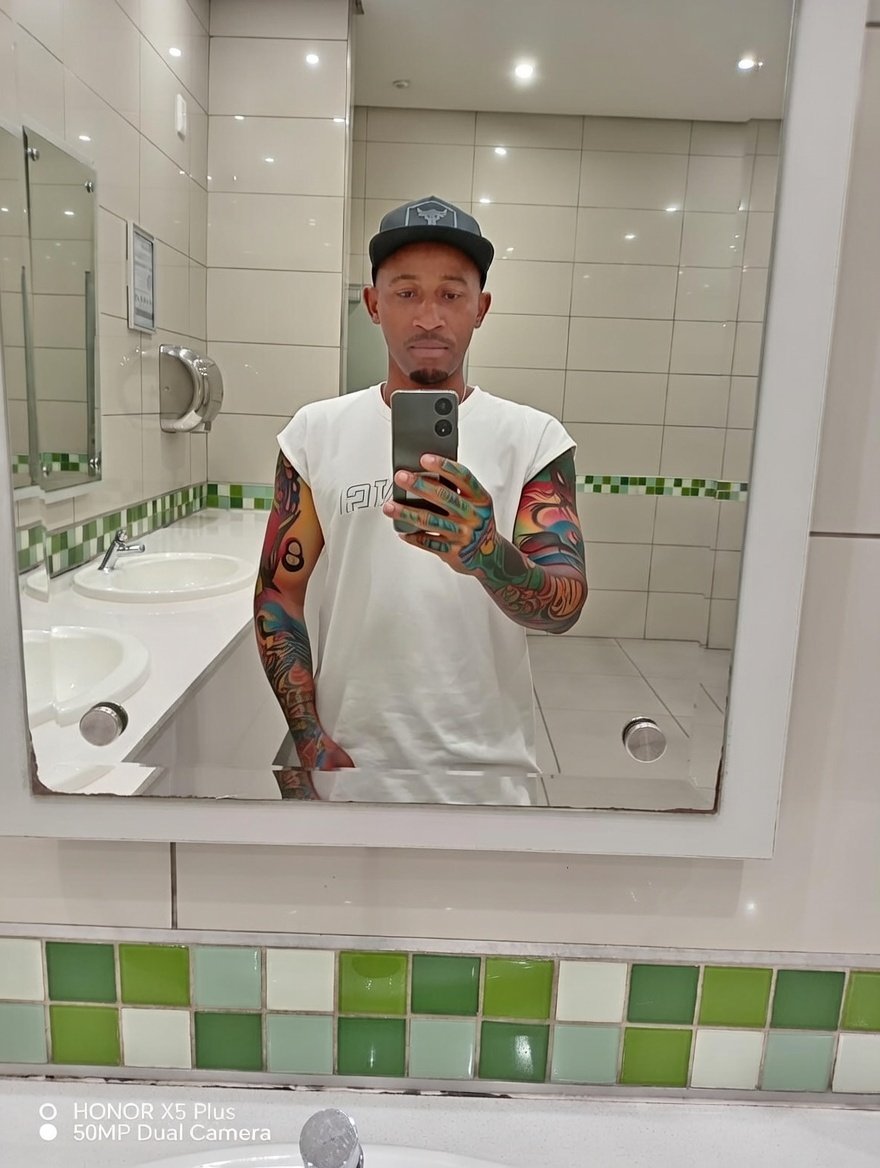 oncamnce_nick's tweet photo. Coulorful tattoos https://t.co/MbKq99koLk