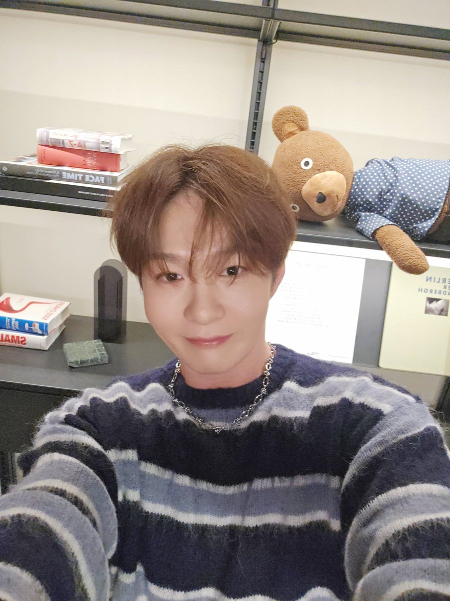 LeeCS_Official's tweet photo. [🚨] [#실사지오]

2026 #이창섭 단독 콘서트 <#AndEnd> D-3

zz6친💙멜로디가 기다리고 기다렸던‼️

눈도 멋있고, 코도 멋있고, 머리도 잘된🤭
zz6섭 군의 비하인드 셀카 (՞៸៸›⩊‹៸៸՞) .ᐟ.ᐟ

#이창섭 #LEECHANGSUB 
#앤드엔드 https://t.co/C0vpfPIDfP