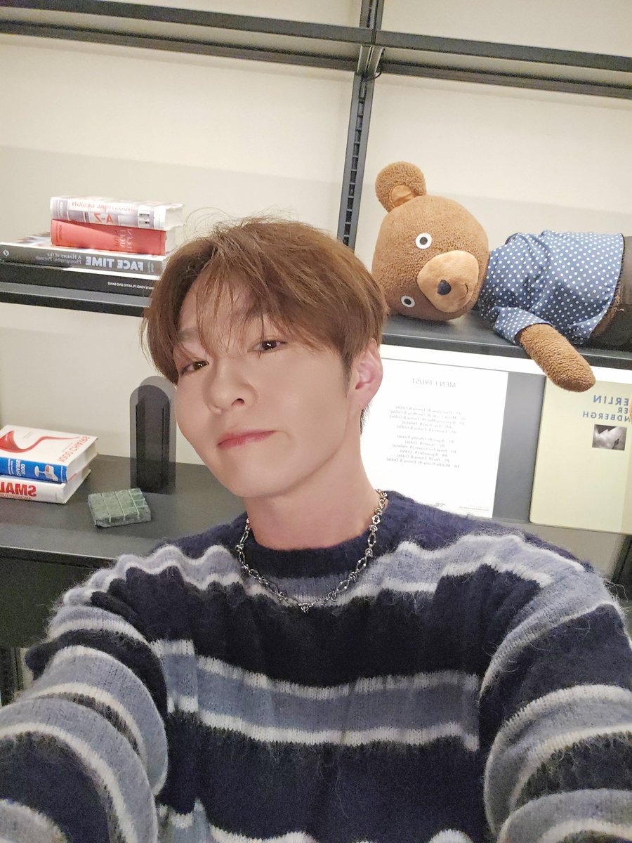 [🚨] [#실사지오]

2026 #이창섭 단독 콘서트 <#AndEnd> D-3

zz6친💙멜로디가 기다리고 기다렸던‼️

눈도 멋있고, 코도 멋있고, 머리도 잘된🤭
zz6섭 군의 비하인드 셀카 (՞៸៸›⩊‹៸៸՞) .ᐟ.ᐟ

#이창섭 #LEECHANGSUB 
#앤드엔드