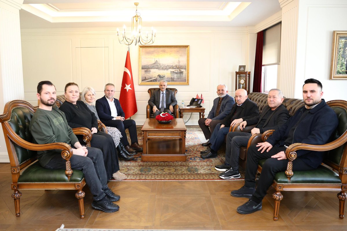 islamkeles81's tweet photo. Düzce Valisi Mehmet Makas’ı makamında ziyaret ettik. Samimi, içten tavrı, bütüncül yaklaşımı, birliktelik söylemleri ve nazik ev sahipliği için kendilerine teşekkür ederiz.
@makasmehmet34 
@duzce_valiligi https://t.co/B57Cys1oRz