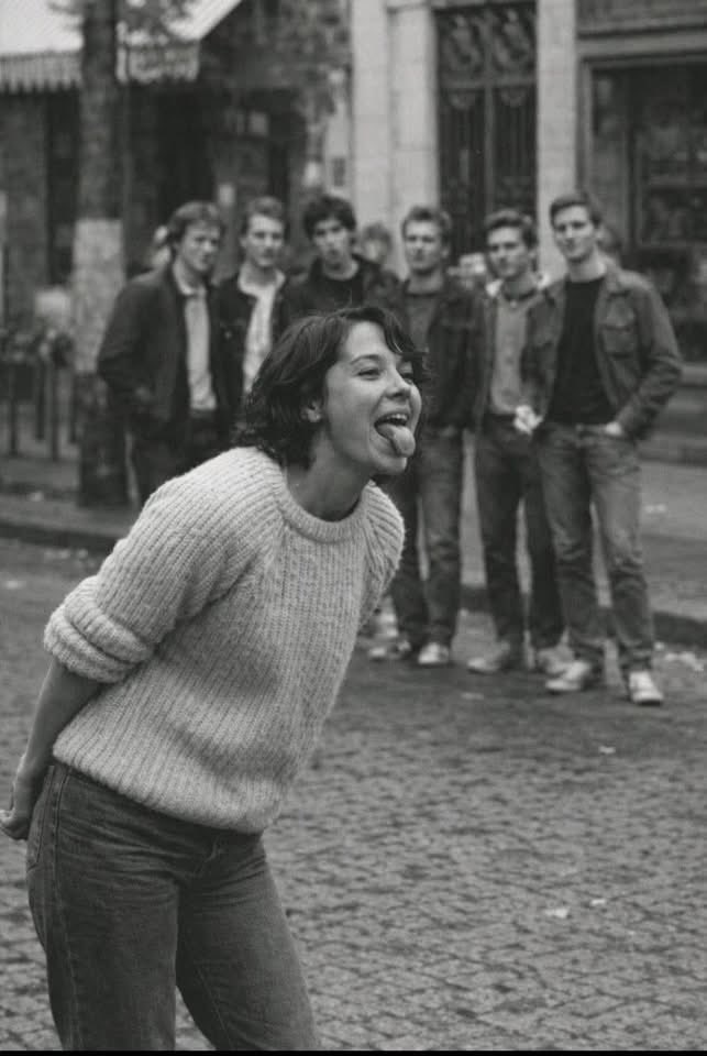 Pour celles et ceux qui disent encore que “les femmes exagèrent”…
voici un rappel qui fait froid dans le dos.

Pas il y a mille ans.
Pas dans un autre pays.
Chez nous. En France.

1938
Une femme n’est plus légalement tenue d’obéir à son mari.

1944
Les femmes obtiennent enfin le