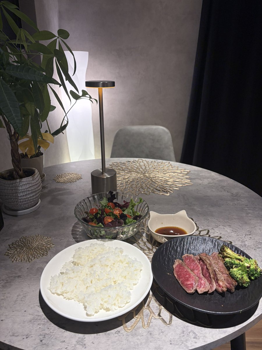 CagxaT's tweet photo. 怖いか？
節分の日におじさん1人で
ステーキ焼いてるのが https://t.co/8ytLDnqriZ