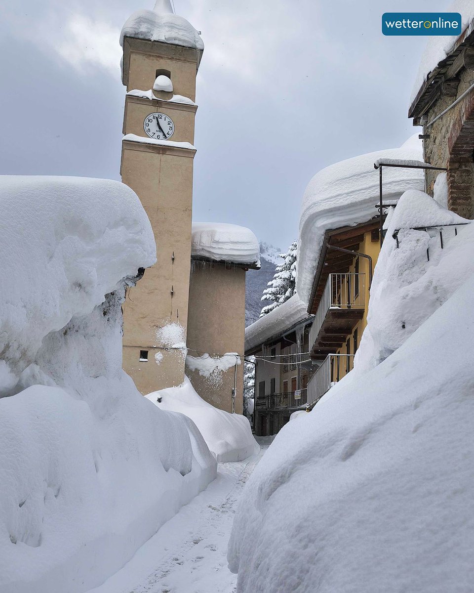WetterOnline's tweet photo. ❄️🏔️ Tief verschneit präsentiert sich aktuell Limone Piemonte in den italienischen Alpen. Frischer Schnee hüllt Gipfel, Wälder und Täler in eine beeindruckende Winterkulisse und sorgt für echtes Alpenwinter-Feeling. ☃️✨
#LimonePiemonte #ItalienischeAlpen #Winterzauber #Schnee https://t.co/OxE944tS7h