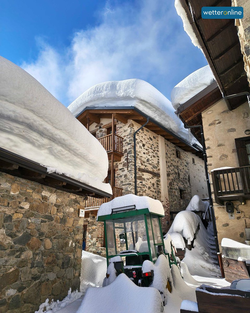 WetterOnline's tweet photo. ❄️🏔️ Tief verschneit präsentiert sich aktuell Limone Piemonte in den italienischen Alpen. Frischer Schnee hüllt Gipfel, Wälder und Täler in eine beeindruckende Winterkulisse und sorgt für echtes Alpenwinter-Feeling. ☃️✨
#LimonePiemonte #ItalienischeAlpen #Winterzauber #Schnee https://t.co/OxE944tS7h