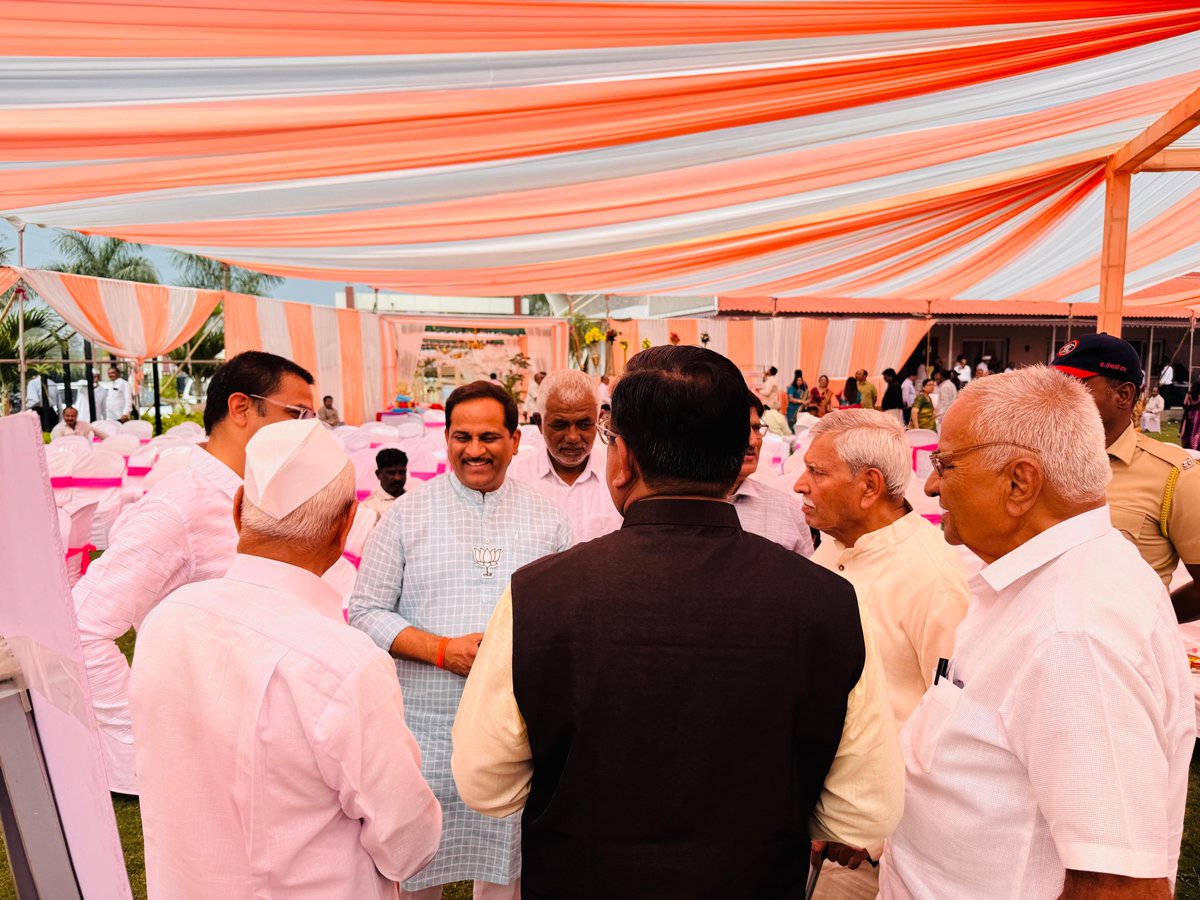 KishorShitole8's tweet image. शितोळे परिवार आणि पवार परिवार यांच्या शुभविवाह प्रसंगी उपस्थित राहून नवदाम्पत्यांस भावी सहजीवनासाठी शुभेच्छा दिल्या 💐💐

#शुभविवाह_सोहळा #शुभेच्छा #KishoreShitole #Chhatrapati_Sambhaji_Nagar