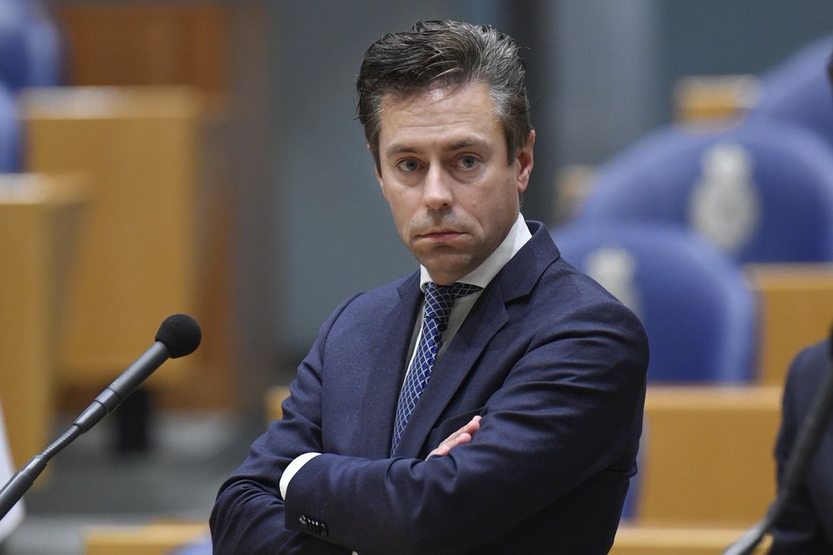 Chris Stoffer van de SGP is heel duidelijk dat als dit komende kabinet stappen gaan nemen op medisch-ethisch vlak, dat ze de SGP volledig kwijt zijn. 

Dat dit soort middeleeuwse fundamentele overtuigingen nog bestaan…

#debat