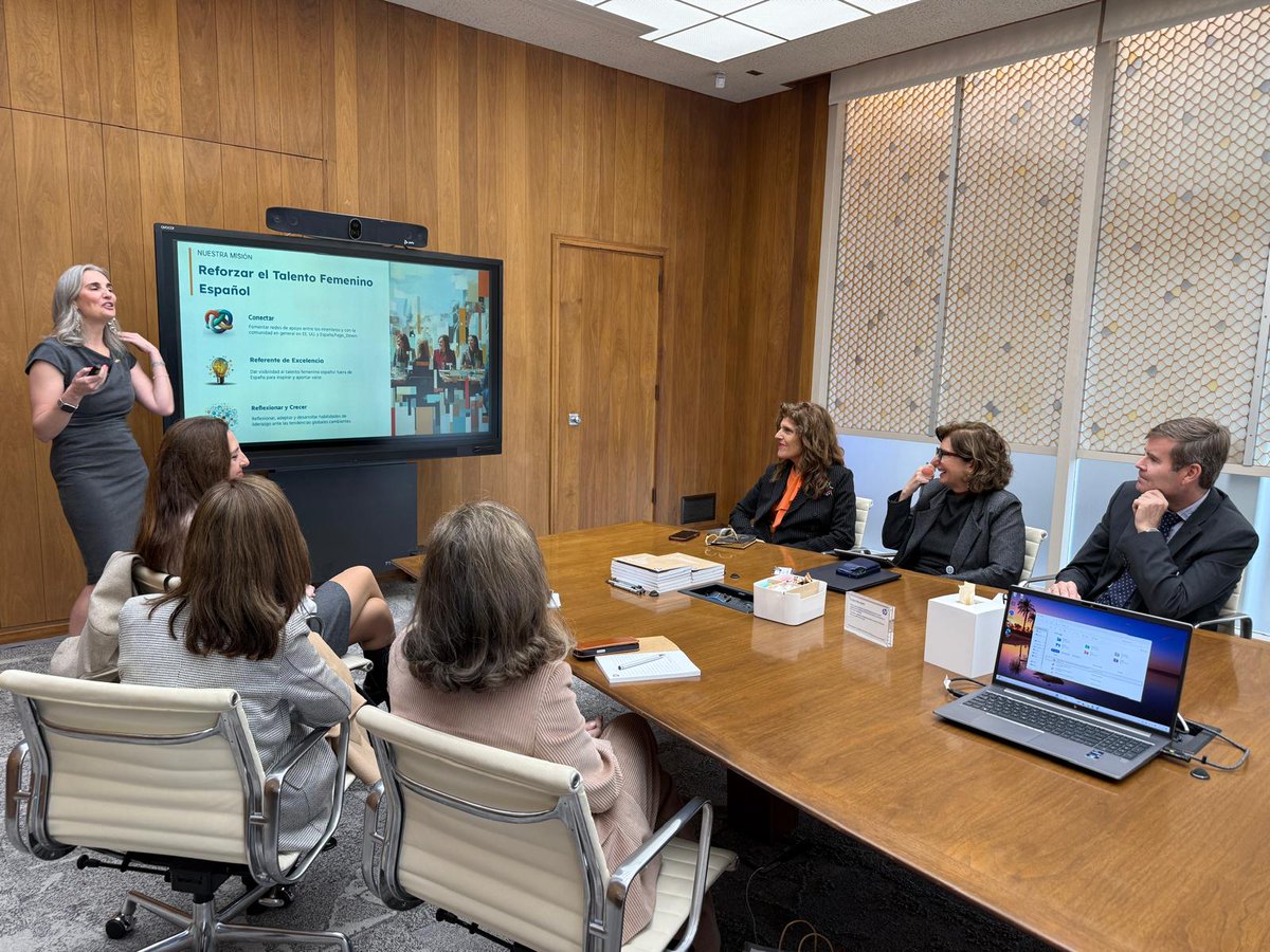 During her recent visit to California, Ambassador Moreno met with <a href="/ClubEjecutivas/">Club Ejecutivas Españolas</a> at #SiliconValley, an inspiring group of Spanish women who are working to strengthen Spain-USA relations while promoting #WomenEmpowerment.