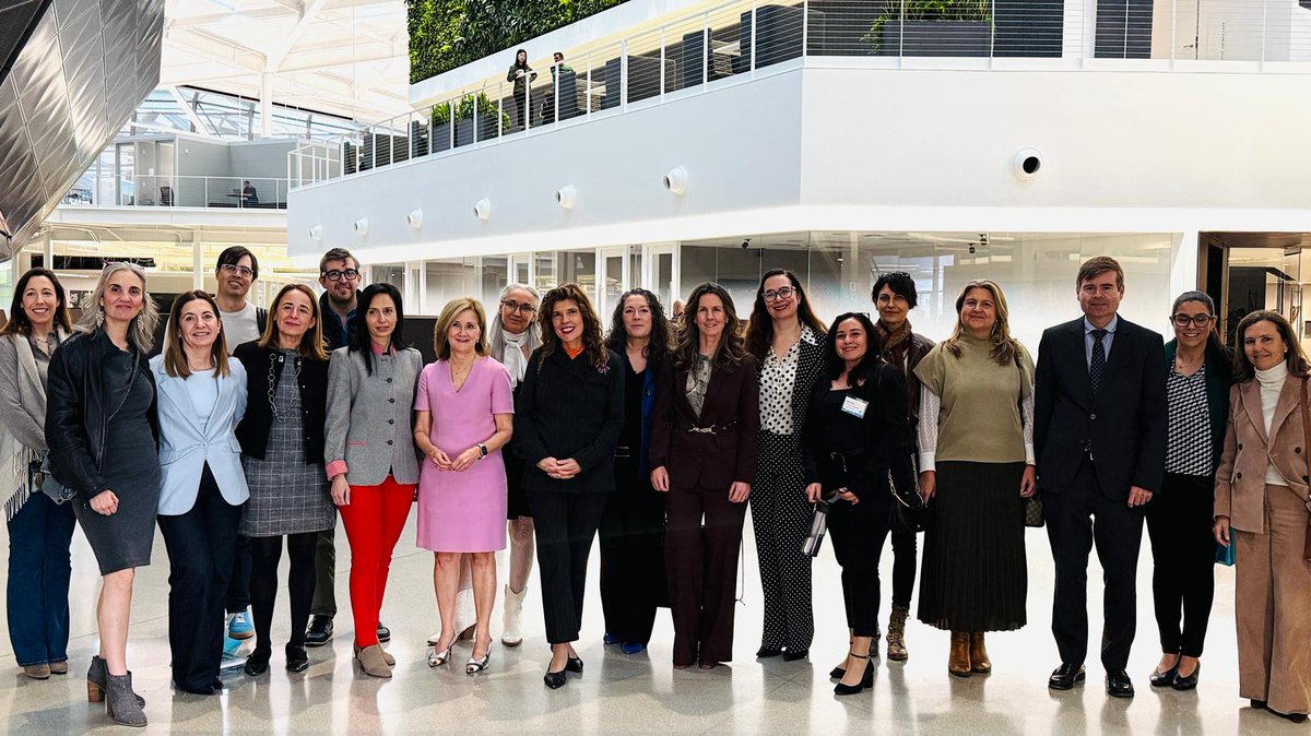SpainInTheUSA's tweet image. During her recent visit to California, Ambassador Moreno met with @ClubEjecutivas at #SiliconValley, an inspiring group of Spanish women who are working to strengthen Spain-USA relations while promoting #WomenEmpowerment.