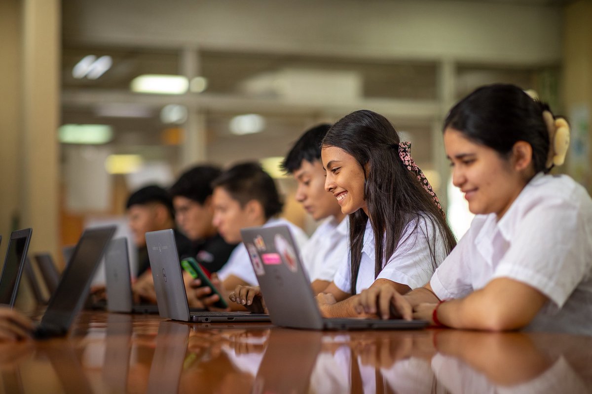 EducacionSV's tweet photo. Este es el legado educativo que El Salvador merece. 🇸🇻🤝🏼 https://t.co/eM1qDYhRfy
