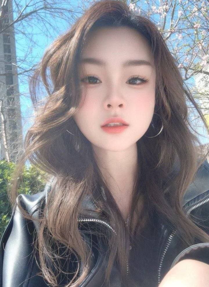 hh73010658's tweet photo. 我的闺蜜“然然”高颜值，喜欢反差，爱看吗大家
#反差 https://t.co/2w0mMHA2AK