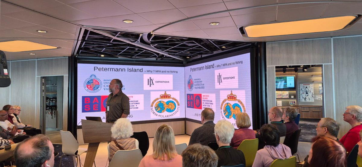 MilenioBASE's tweet photo. Antártica📍🇦🇶 Para hablar de su labor en terreno monitoreando y tomando muestras en colonias de pingüino ❄️el Dr. Andrew Lowther del Instituto Polar Noruego presenta sobre su trabajo junto a la Dra. Fabiola León @MilenioBASE en isla Petermann https://t.co/KJKzITmR66