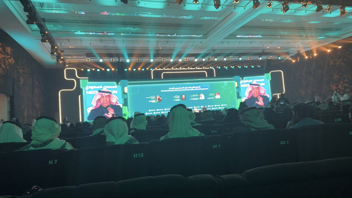 msjaabari's tweet photo. من ندوات المنتدى السعودي للإعلام *المحاور الذكي: كيف يقود الحديث ويبني التواصل* لقاءات مثمرة وجميلة .. ودمتم .. محمد الجعبري
#منتدى_السعودي_للإعلام https://t.co/CPY5PjMFqn