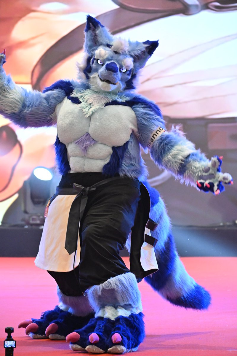 zeroro44918's tweet photo. This is my new fursuit creation. Commissions will open this month—feel free to DM me for inquiries if you’re interested!❤️
#fursuit #realisticfursuit #fursuitmaker #furrycommunity #furryartist #furryartwork https://t.co/ay0nKWONxH