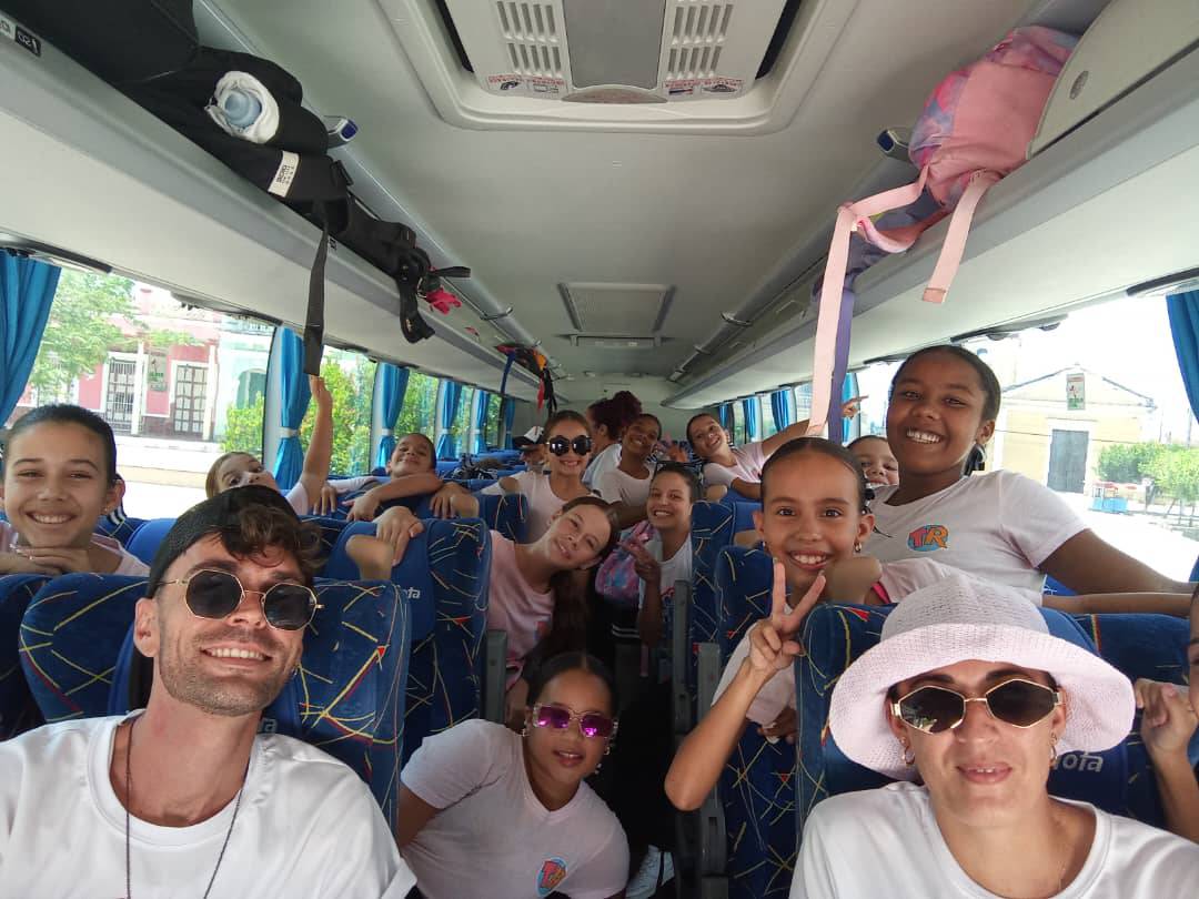 Sonrisas que nos impulsan 😊. Esa es nuestra motivación diaria 💪.
Gracias por elegirnos y por hacer de cada recorrido una experiencia llena de alegría ✨🙌.

#TransGaviotaCuba #Transgaviota