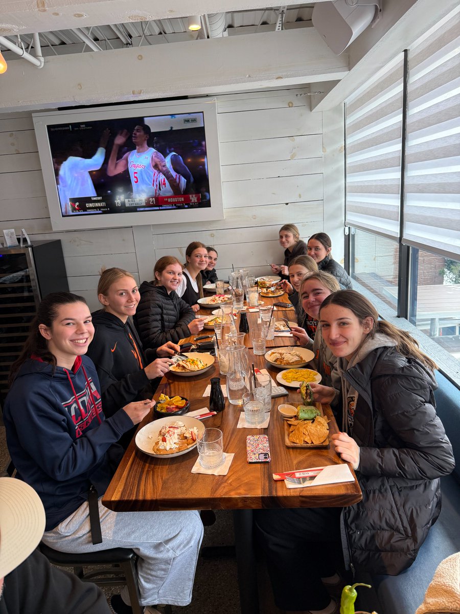 Loveland Girls Basketball 🐾 🏀 tweet media