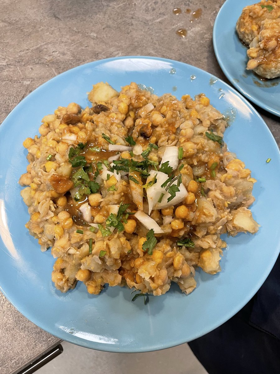 mediacityhub's tweet photo. ad an amazing Cooking Session this morning! We made Bangladeshi Street Food- Futchka, Chotpoti and Aloor Chop! It was great to see the diverse people making food from different cuisines to Celebrate Culture! #ordsall #SalfordCommunity #salfordcvs #salfordcitycouncil https://t.co/PSXGgUY9oP